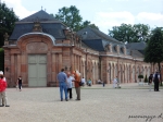 Sarayın sol kısmı / Linke Haelfte des Schlosses